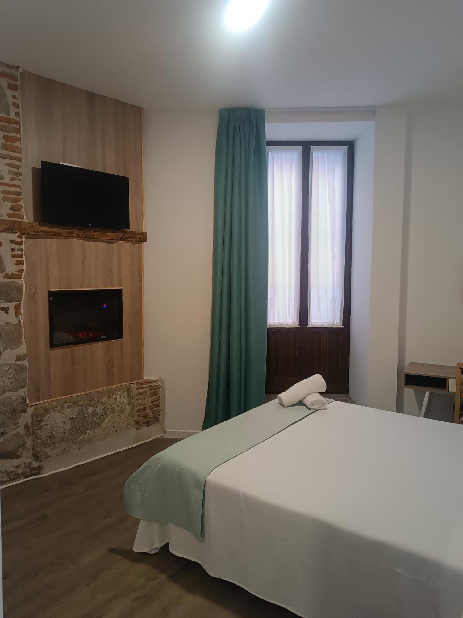 Apartamentosturisticos Avila Puerta Del Alcazar 0-1 Ngoại thất bức ảnh